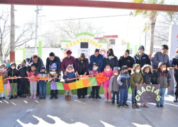 CONTINÚA LA CRUZADA EN FAVOR DE NIÑOS Y JÓVENES DE ACUÑA; ALCALDE EMILIO DE HOYOS ENTREGÓ OBRA DE BARDA PERIMETRAL  EN EL JARDÍN DE NIÑOS LAS AMÉRICAS