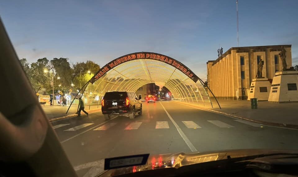 1 millón de pesos pagó Municipio de Piedras Negras por arco metálico de navidad