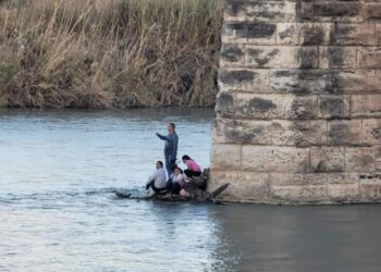 Rescatan a migrantes  del río Bravo con síntomas de hipotermia