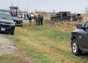 Agente de la Patrulla Fronteriza balea a presunto «coyote» en Eagle Pass