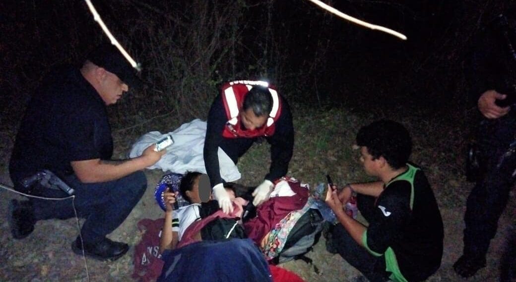 Héroes: Bomberos atienden parto de mamá migrante en el río Bravo