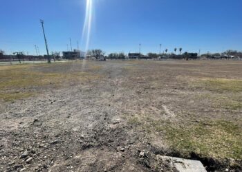 Cumple medio año el destruido campo  de Macroplaza Piedras Negras