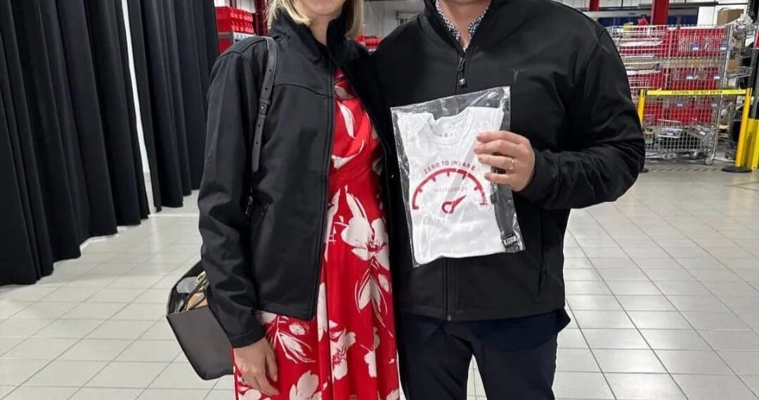Regala Samuel Garcia Tesla de 2.5 MDP a su esposa por San Valentín