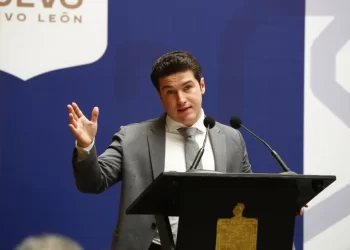«El agua no es problema para la instalación de Tesla»: responde Samuel García a AMLO
