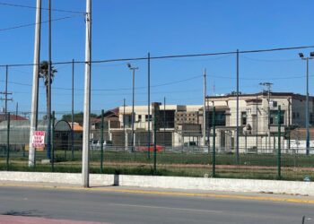 Otra vez a la venta cancha deportiva que Armando Guadiana compró a MICARE