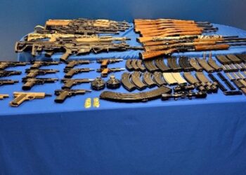 Decomisan cuantioso arsenal y cargadores en Puente Internacional 2 de Eagle Pass