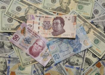 Histórico: peso mexicano llega a 17.98 por dólar este viernes