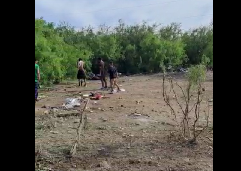 Niños de fracc La Hacienda limpian terreno para jugar a falta de espacios acondicionados