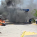 Empleados de AHMSA bloquean calles y queman llantas en protesta por falta de pagos