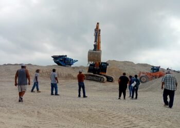 Ejidatarios de «La Maroma» protestan por molino de material en el río Escondido