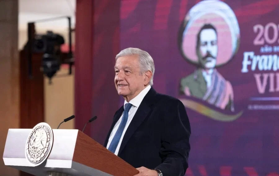 Histórico: ningún profe ganará menos de 16 mil pesos, anuncia AMLO en Día del Maestro