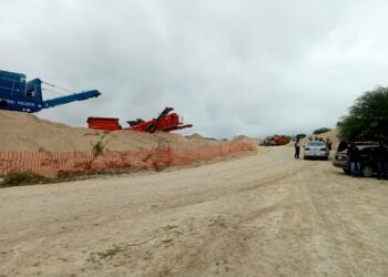 Ejidatarios de «La Maroma» mantienen por más de una semana protesta por molino de material en el río Escondido