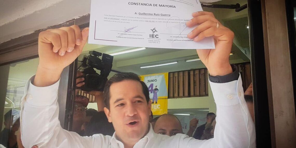 Recibe Memo Ruiz constancia de mayoría como diputado local electo