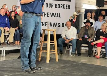 Ron DeSantis lanza desde Eagle Pass propuesta de uso letal de la fuerza contra migrantes