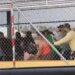 Migrantes intentar cruzar a la fuerza por puente de Matamoros