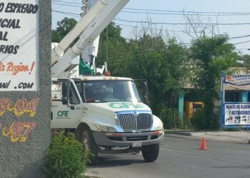 Con calor de 45 grados y sin luz en colonia Buena Vista Nte