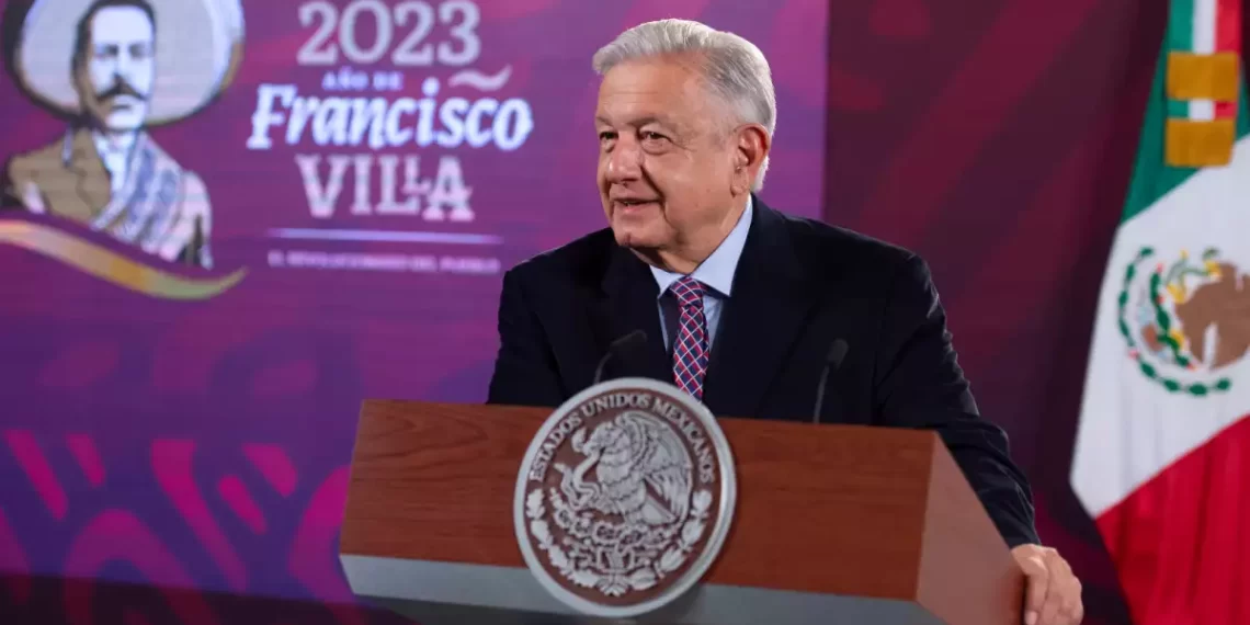 .Vuelve a exhibir AMLO a Rubén Moreira por uso de aviones de AHMSA