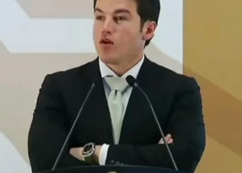 Instala gobernador de Nuevo León estatua de Tláloc para atraer lluvia