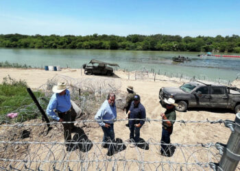 Dueño de nogalera en Eagle Pass negó permiso para instalar púas contra migrantes
