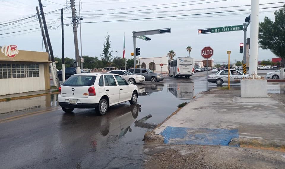 De nuevo colapsa drenaje en avenida 16 de septiembre