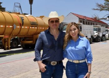 Tania Flores reta al «Gachupín» a que colabore con maquinaria gratis para Múzquiz