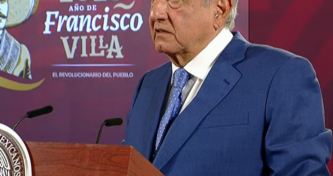 «Publicidad vulgar” el muro flotante en el Río Bravo: condena AMLO