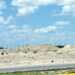 Sigue construcción al margen de arroyo en blvd Las Tinajas