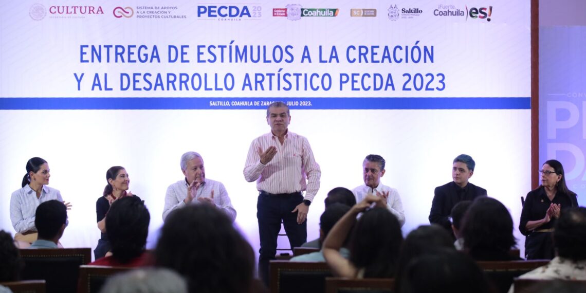 ENTREGAN MIGUEL RIQUELME Y JOSÉ MARÍA FRAUSTRO ESTÍMULOS A GANADORES DEL PECDA 2023