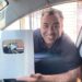 John William Richie logra placa de plata por 100 mil suscriptores en Youtube