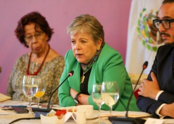 México pide revisión de muro flotante en el Río Bravo