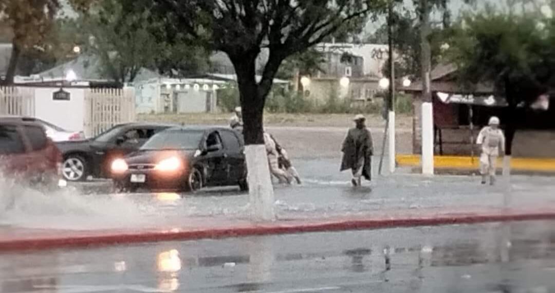 Lluvia deja colonias anegadas por falta de drenaje pluvial y obstrucción de arroyos