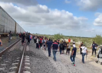 Llega caravana de cientos de migrantes a Piedras Negras