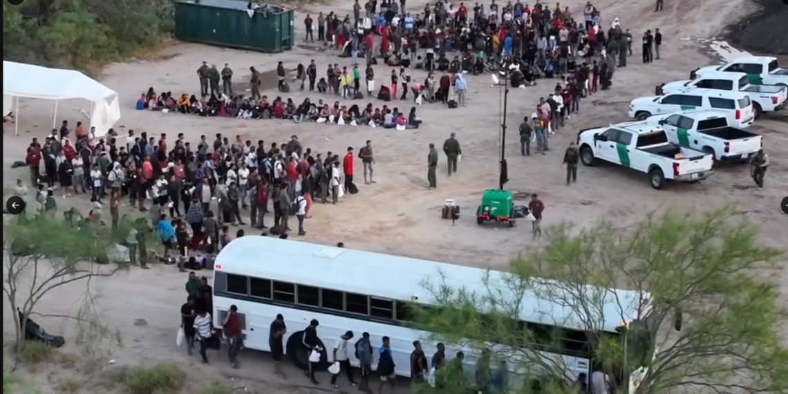 Más de 2 mil migrantes cruzan este domingo el Río Bravo en la frontera EP-PN
