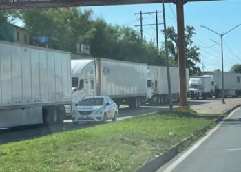 Siguen filas de trailer a lo largo de PN por crisis migratoria