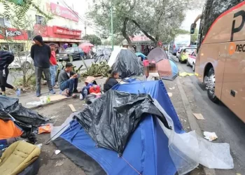 Se acumulan miles de migrantes en ciudades de México
