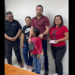 Entrega Jacobo 120 mil pesos a niña nigropetense para apoyo médico