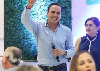 Perfilan posible gabinete de Manolo Jiménez