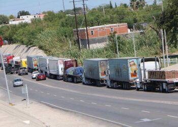 «Abbott está obstaculizando el libre tránsito en la frontera con fines politiqueros»: AMLO