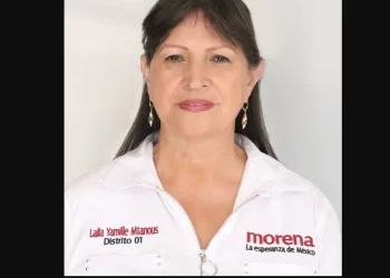 Yamileth Mtanous se manifiesta en firma por la Unidad de la 4T en PN