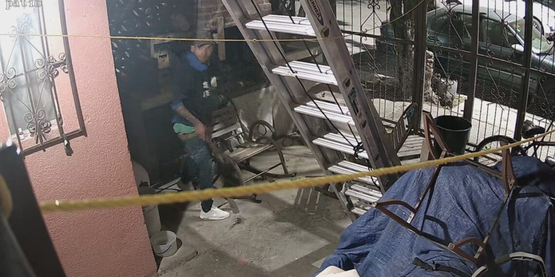 Uno más; exhiben video de robo impune a vivienda de colonia Cumbres
