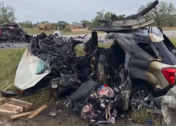 Piden apoyo para traslado de fallecidos de trágico accidente en Condado de Zavala, Tx