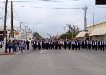Ciudadanos denuncian caos vial en desfile de la Revolución en PN