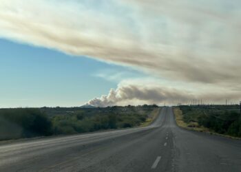 Columna de contaminación atraviesa PN por incendio de basurero municipal