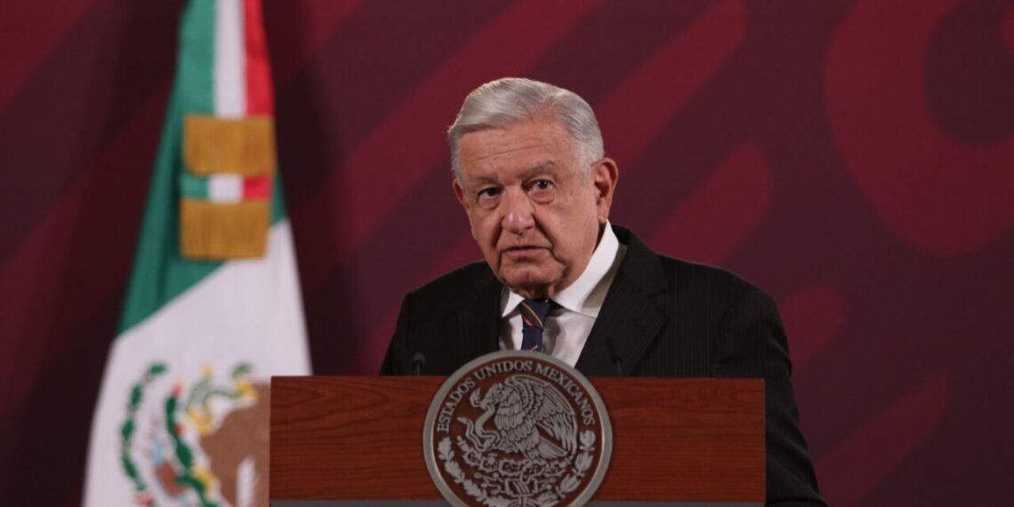 Enfrenta AMLO a Salinas Pliego por negativa a pagar 25 mil millones de pesos que adeuda de impuestos