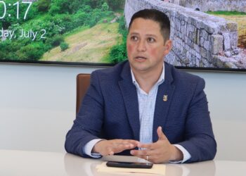 «Si hubiera un momento para hacer sonar la alarma, este sería»: congresista Tony Gonzáles sobre crisis migratoria