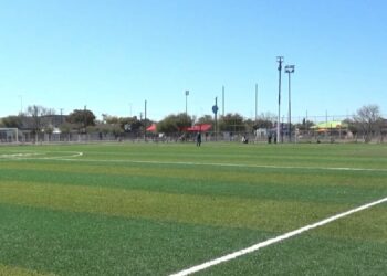 Mpio eleva de 12 a 15 mdp rehabilitación de cancha de fútbol de Macroplaza