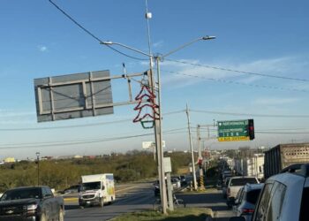 Se agravan filas en el único puente abierto en Piedras Negras en medio de la crisis migratoria