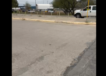 Exhortan a paisanos a conducir por el Loop 480 de Eagle Pass y cruzar a PN por Puente Dos