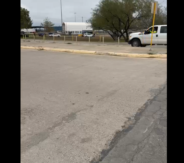 Exhortan a paisanos a conducir por el Loop 480 de Eagle Pass y cruzar a PN por Puente Dos