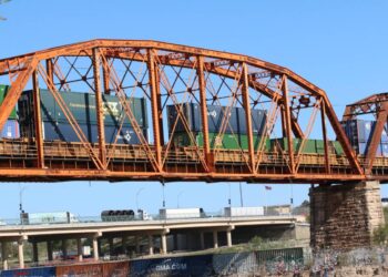 Gobierno de EU suspende trenes entre PN-Eagle Pass por crisis migrante